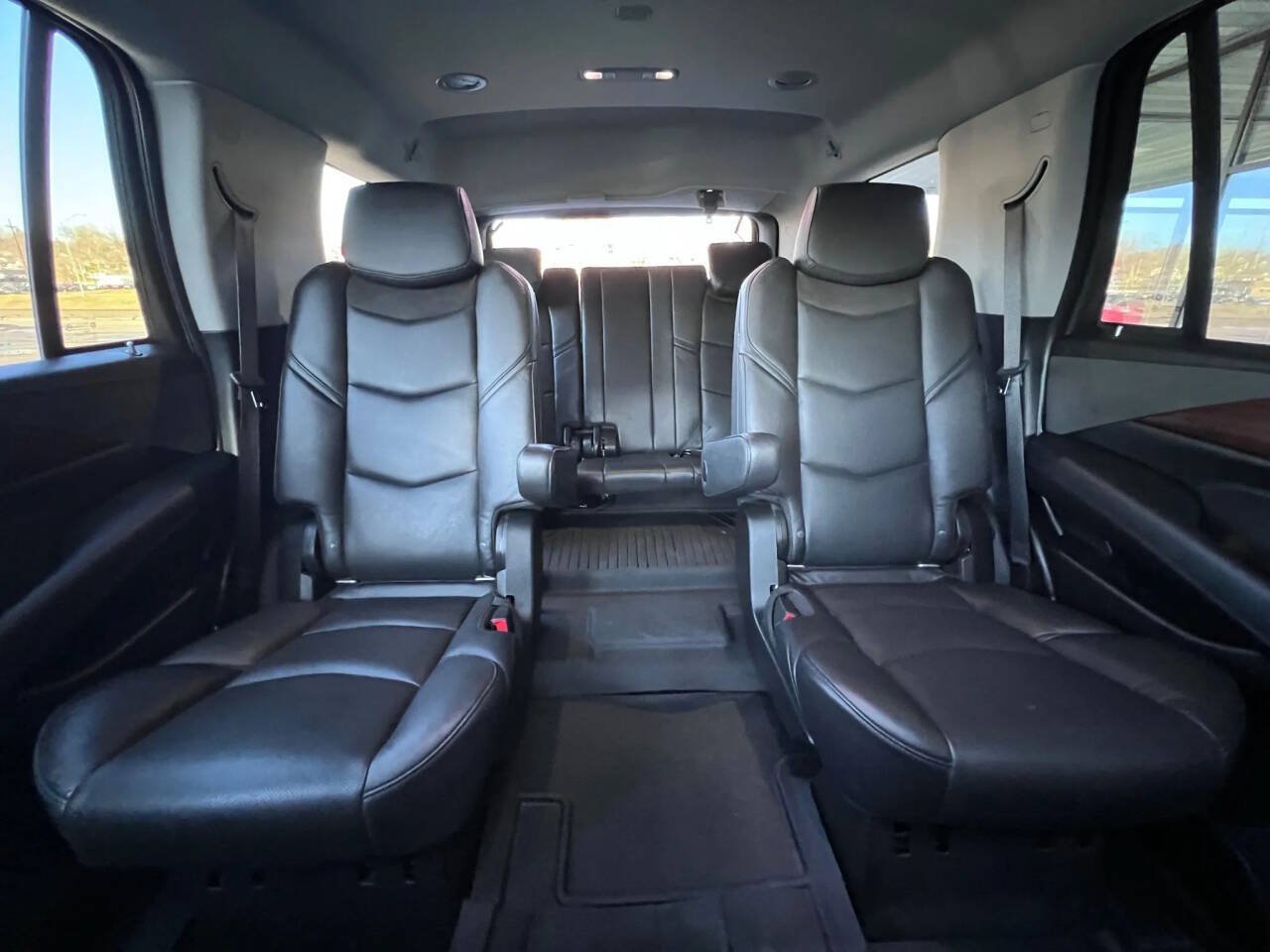Used 2020 Cadillac Escalade Luxury AWD/4WD image 12