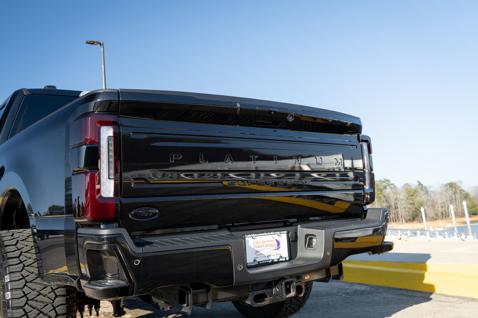 Used 2025 Ford F250 Platinum w/ Platinum Plus Package image 23