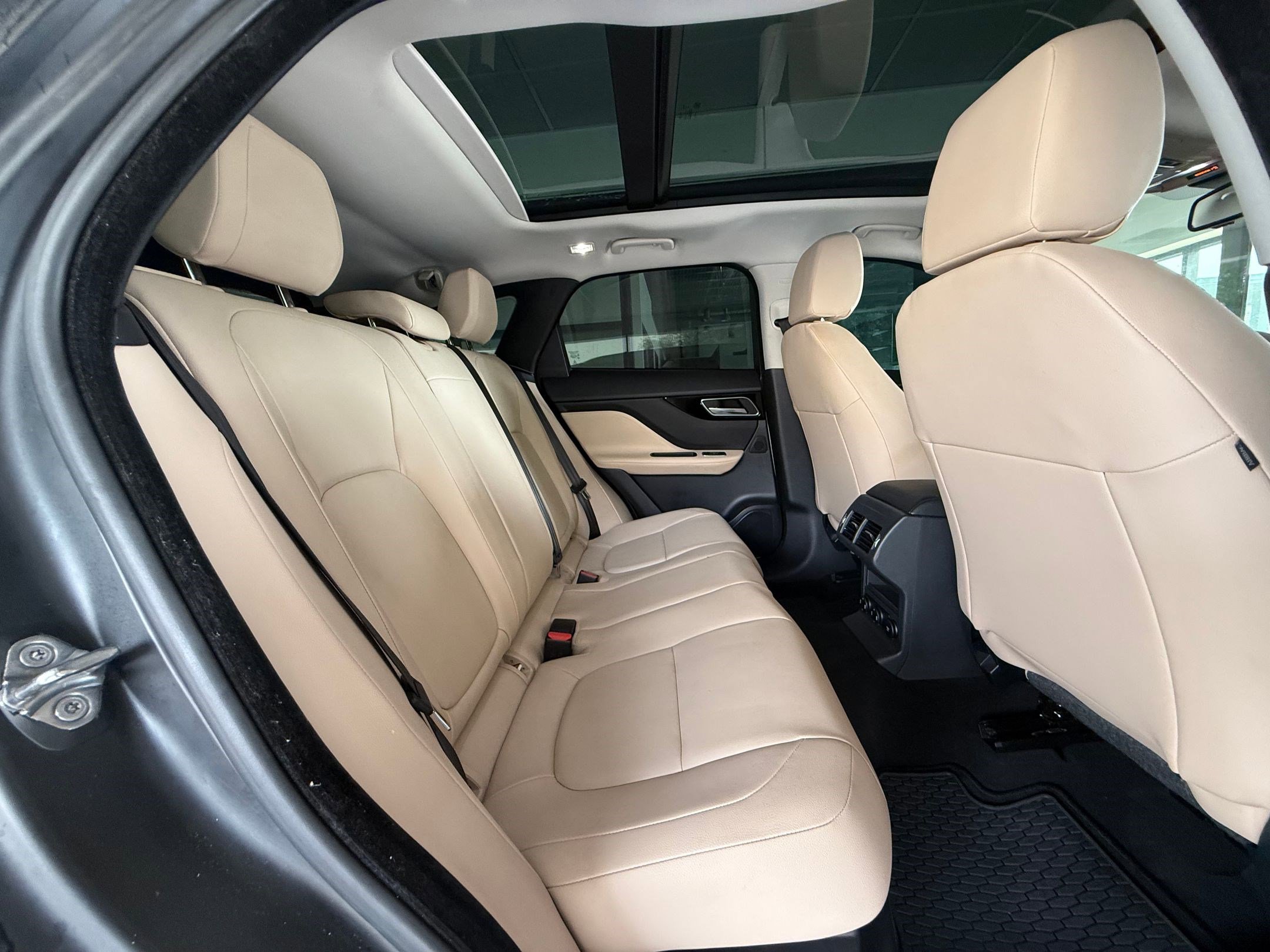 Used 2018 Jaguar F-PACE Premium AWD/4WD image 22