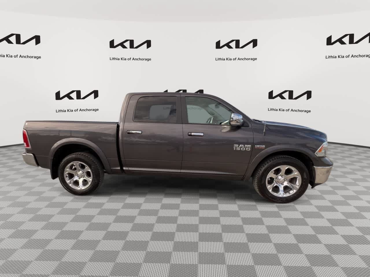 Used 2016 RAM 1500 Laramie w/ Convenience Group AWD/4WD image 9