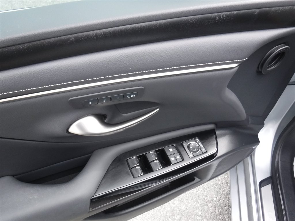 Used 2022 Lexus ES 350 w/ Premium Package FWD image 9