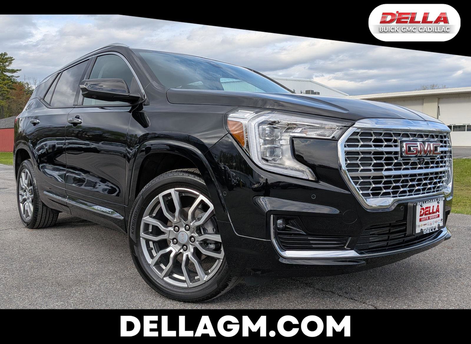 Used 2024 GMC Terrain Denali w/ Denali Premium Package AWD/4WD image 1