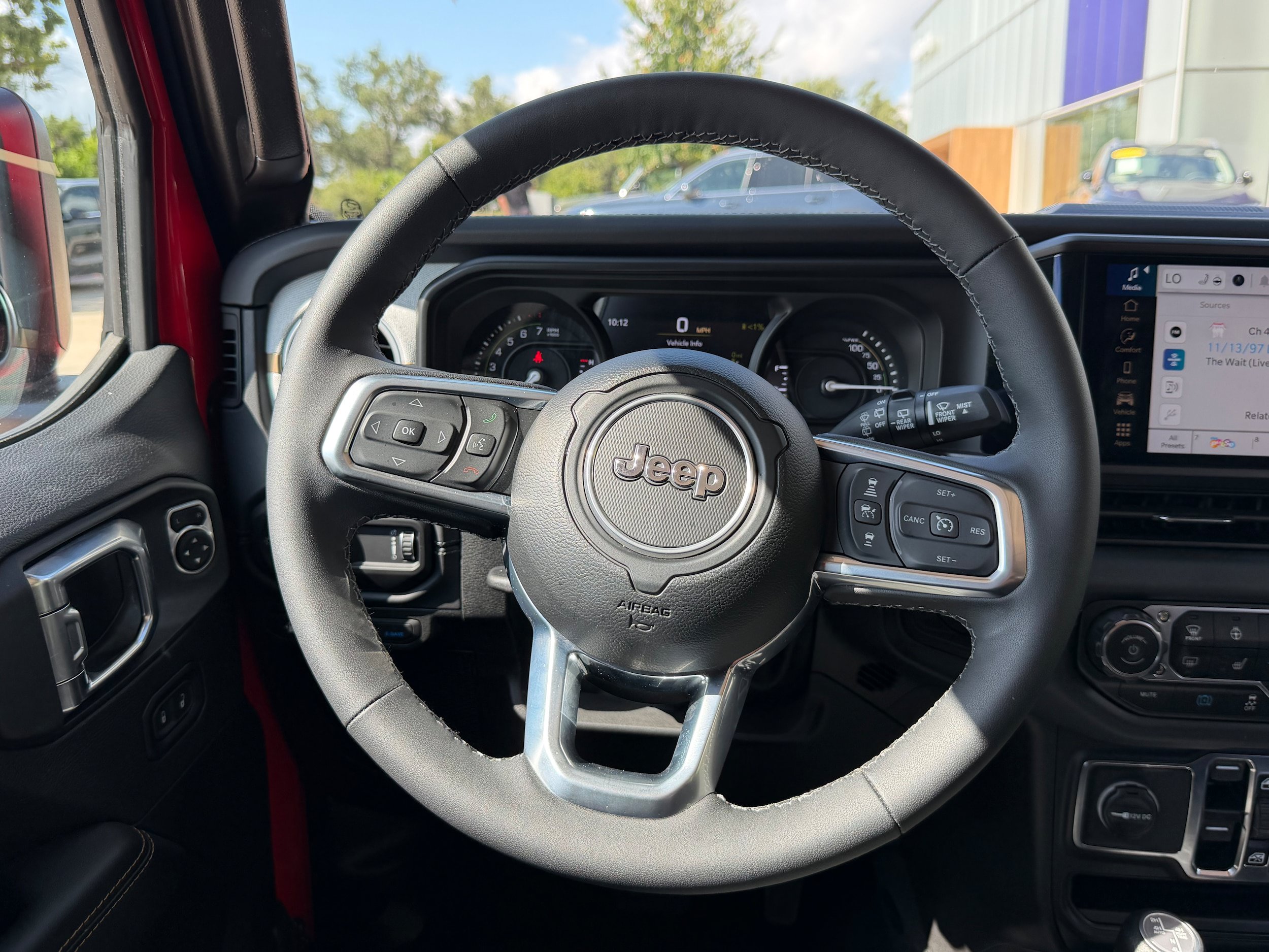 Used 2025 Jeep Wrangler Unlimited Sahara AWD/4WD image 19