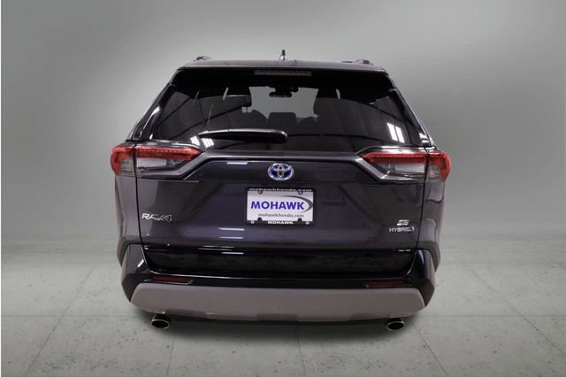 Used 2022 Toyota RAV4 SE w/ Convenience Package image 4
