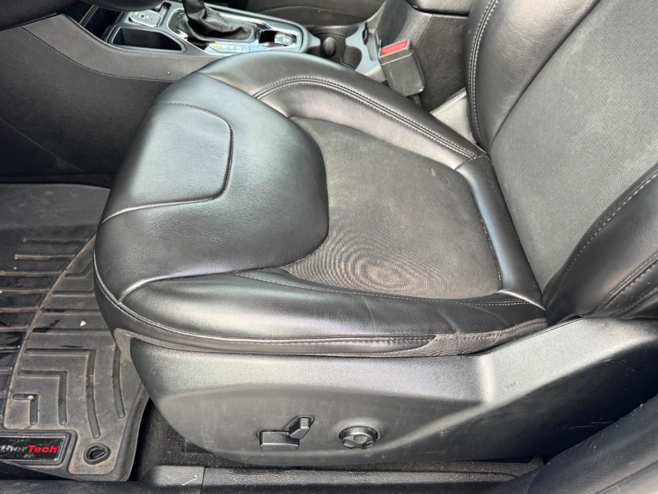 Used 2020 Jeep Cherokee Latitude Plus image 14