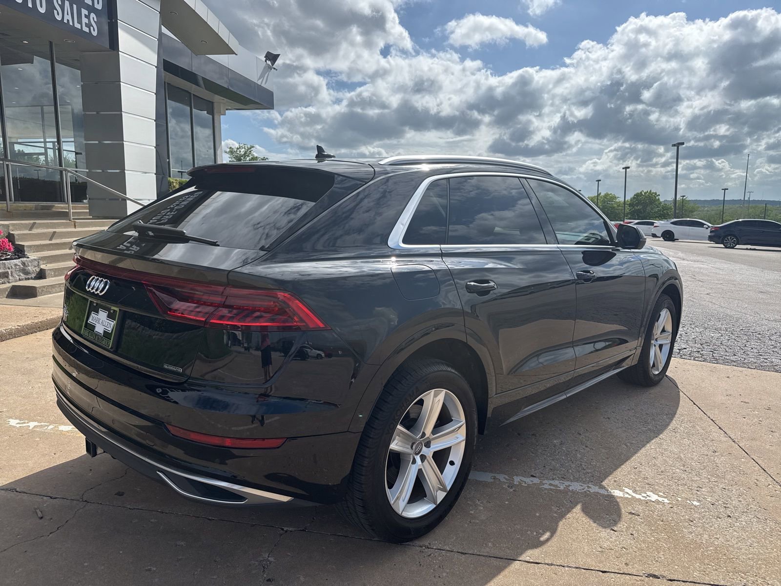 Used 2019 Audi Q8 Premium w/ Convenience Package AWD/4WD image 3
