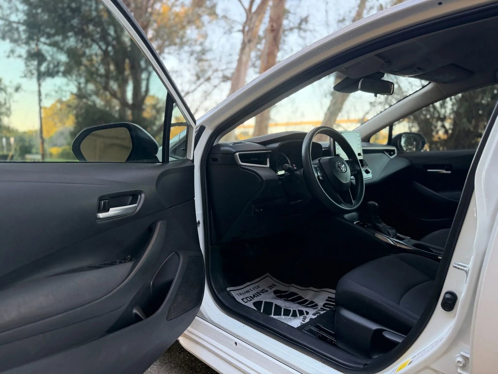 Used 2020 Toyota Corolla LE image 7