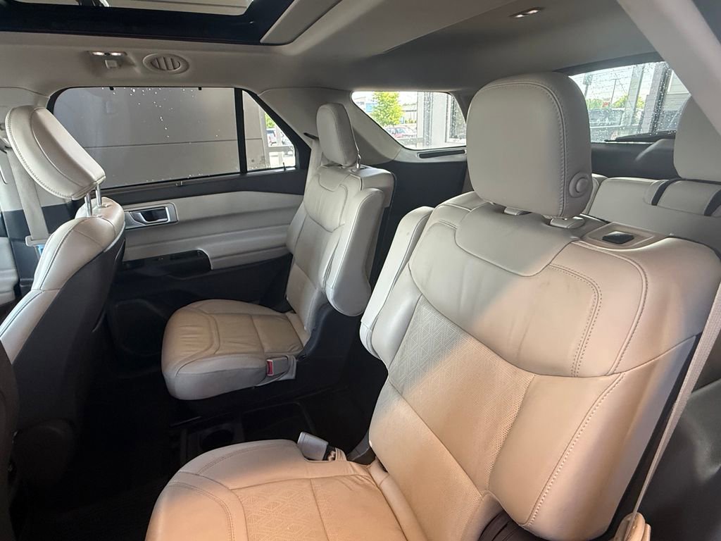 Used 2020 Ford Explorer Platinum w/ Premium Technology Package AWD/4WD image 20