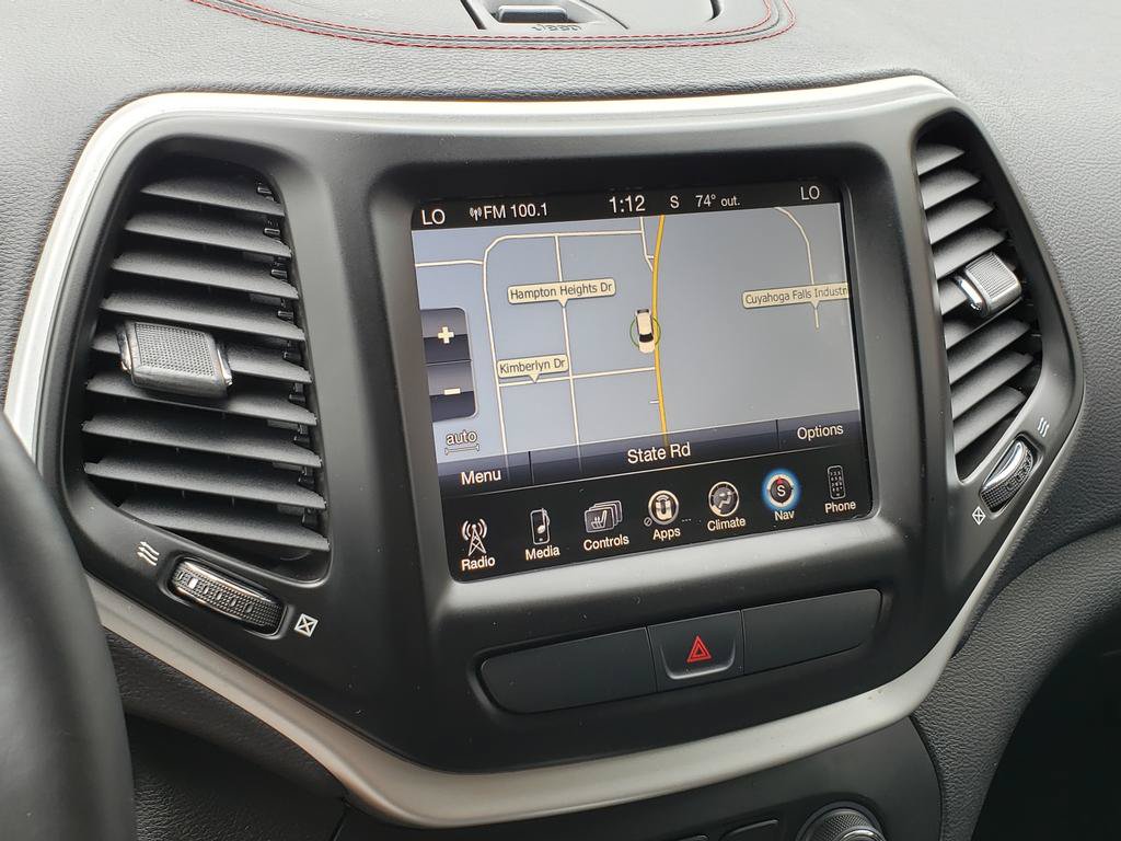 Used 2017 Jeep Cherokee Trailhawk AWD/4WD image 21