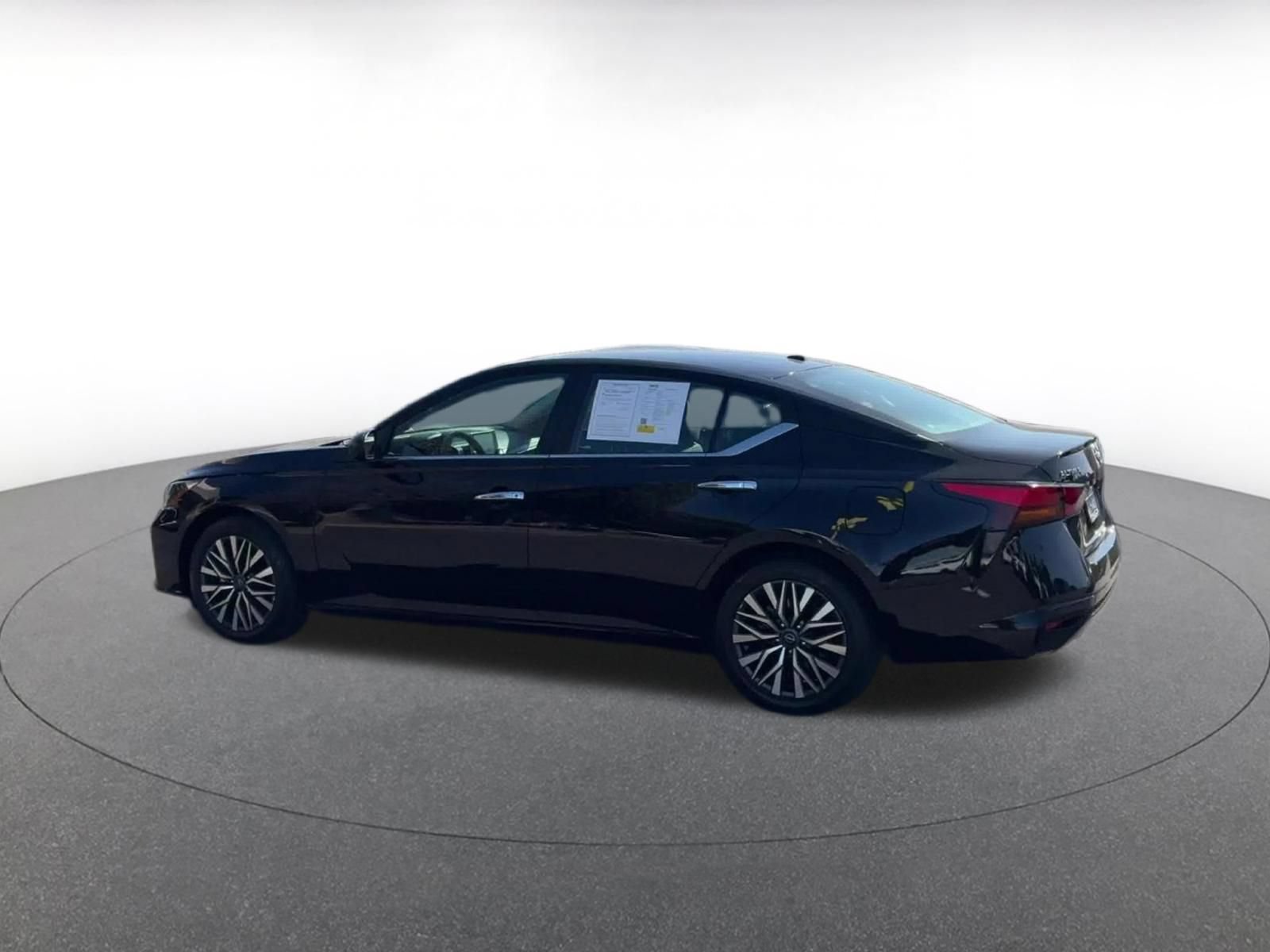 Used 2025 Nissan Altima 2.5 SV FWD image 10