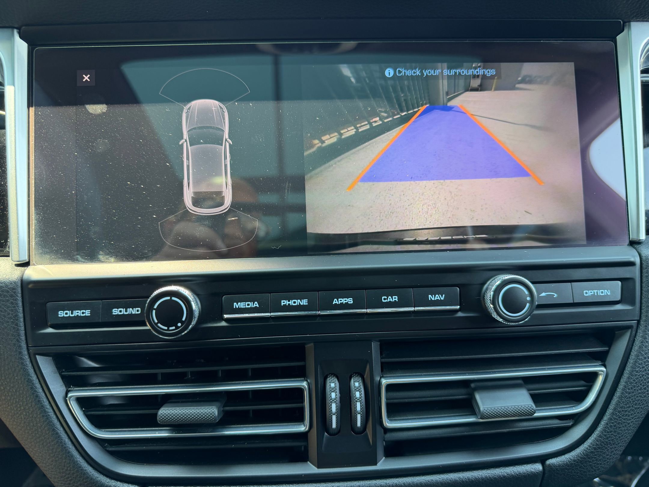 Certified 2020 Porsche Macan AWD/4WD image 25