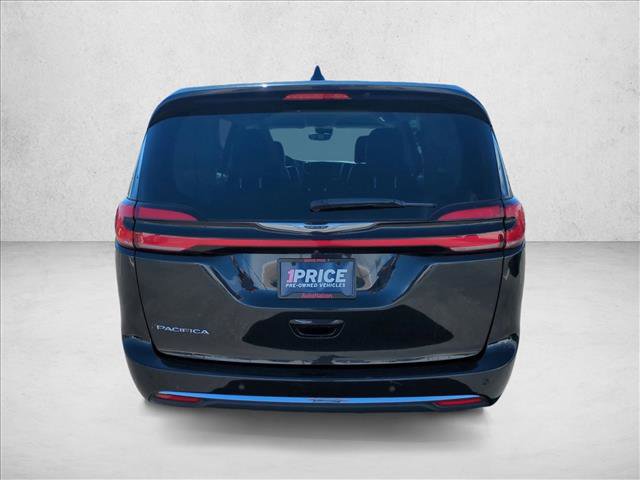 Used 2023 Chrysler Pacifica Touring-L FWD image 7