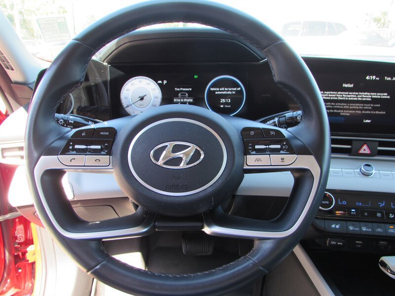 Used 2023 Hyundai Elantra Limited FWD image 15
