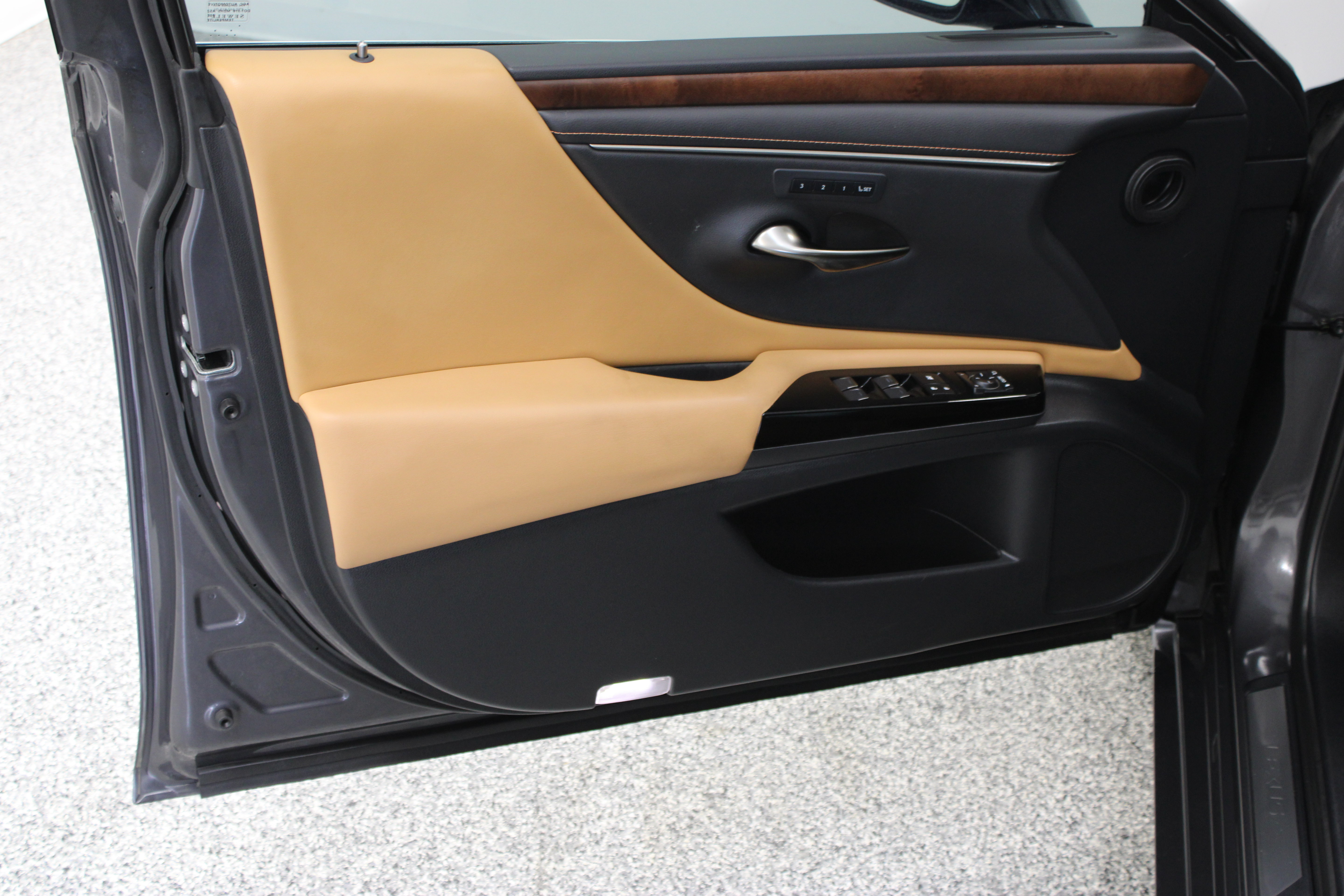 Used 2022 Lexus ES 350 w/ Premium Package FWD image 12