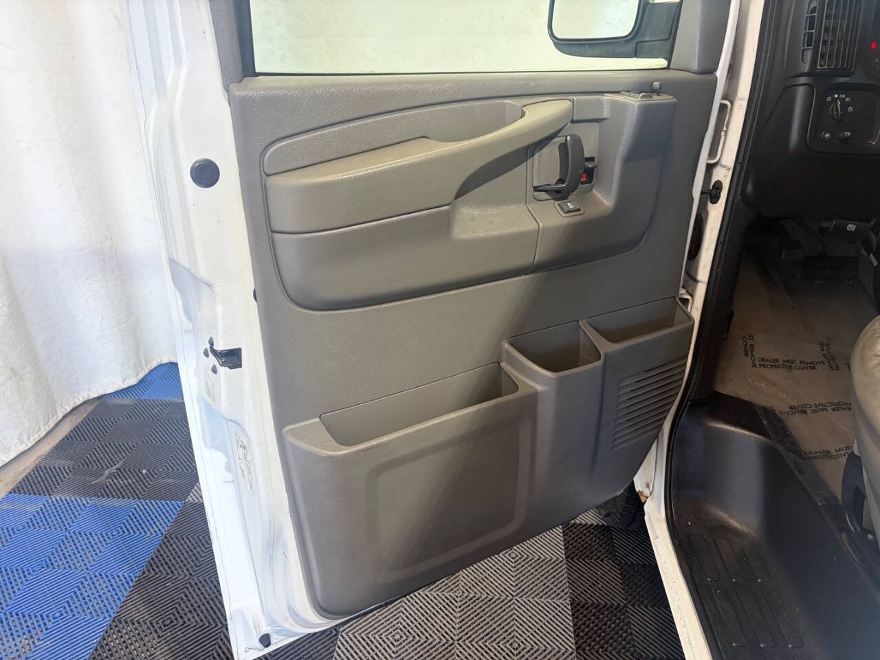 Used 2006 Chevrolet Express 2500 Passenger w/ LT Preferred Equipment Group RWD image 8