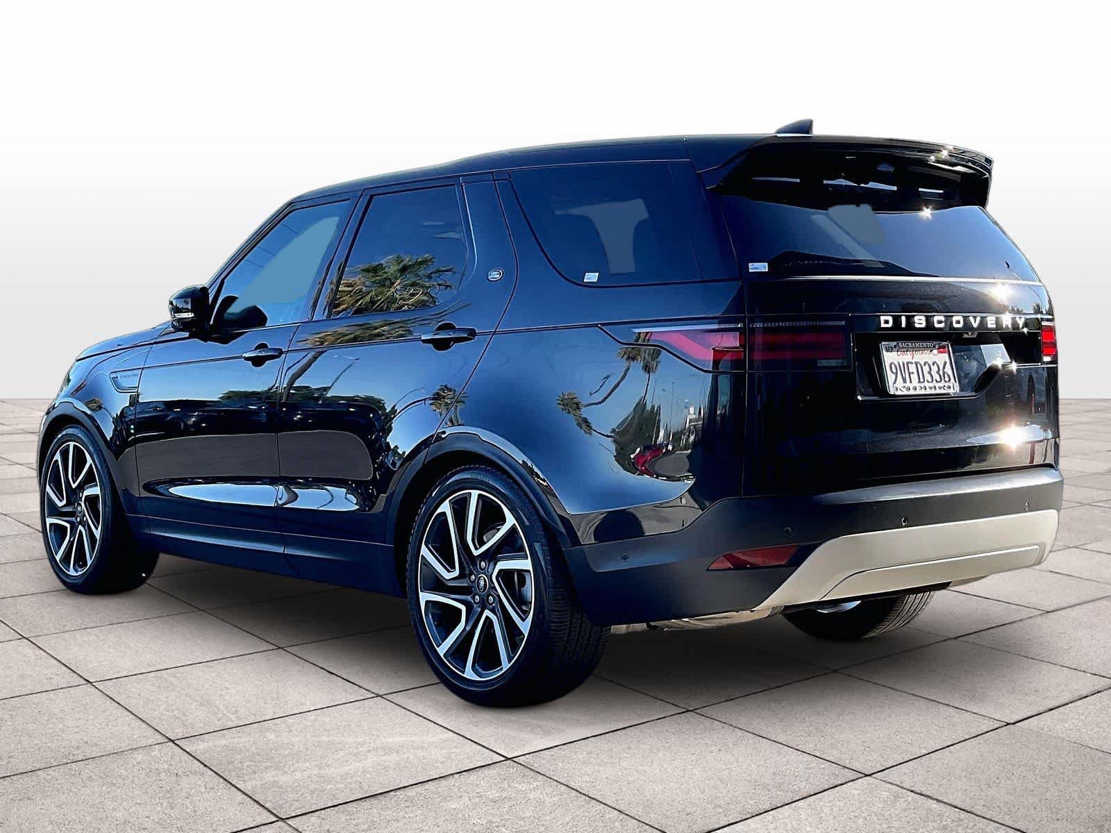 Used 2025 Land Rover Discovery S AWD/4WD image 14