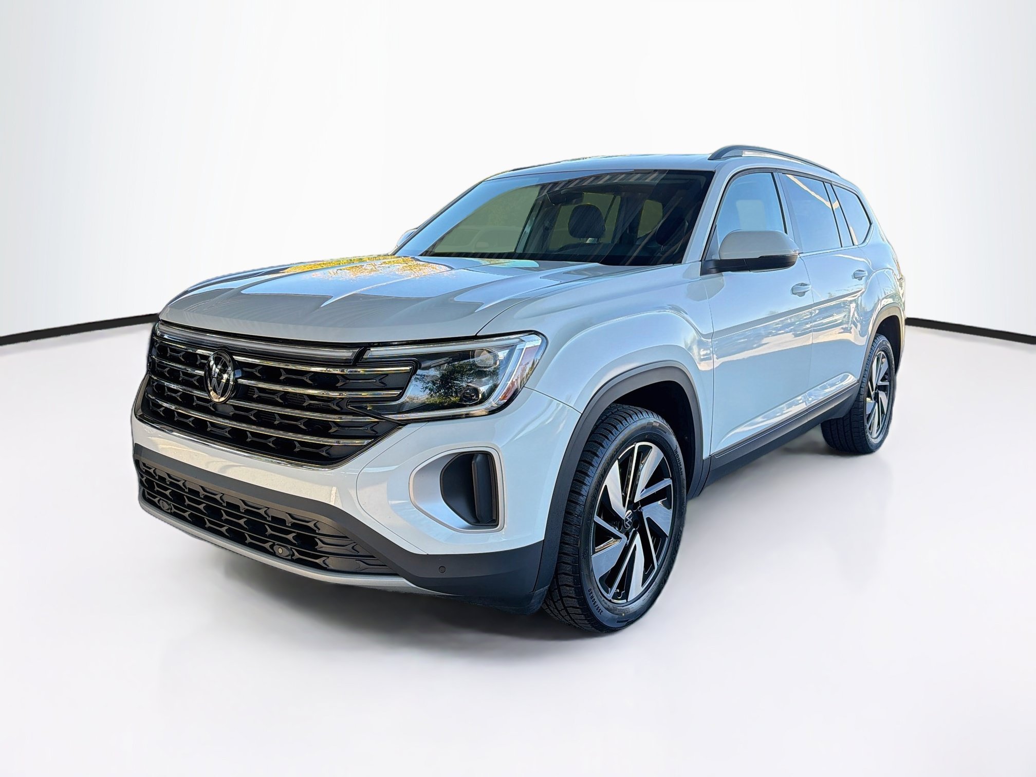 Used 2025 Volkswagen Atlas SE AWD/4WD image 3