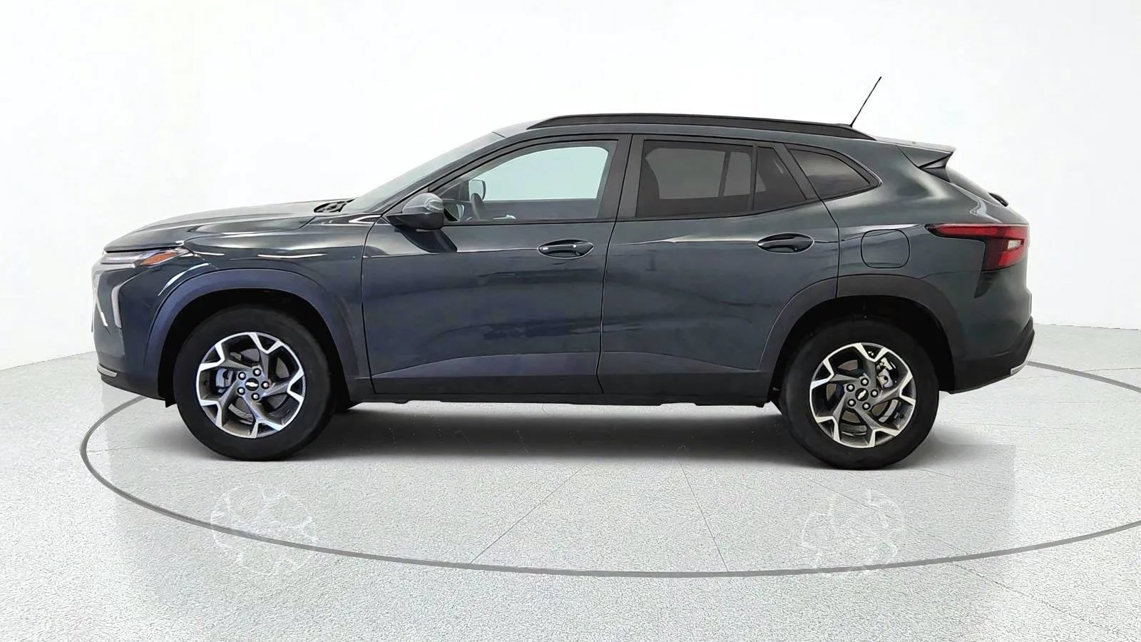 Used 2025 Chevrolet Trax LT w/ Driver Confidence Package FWD image 5