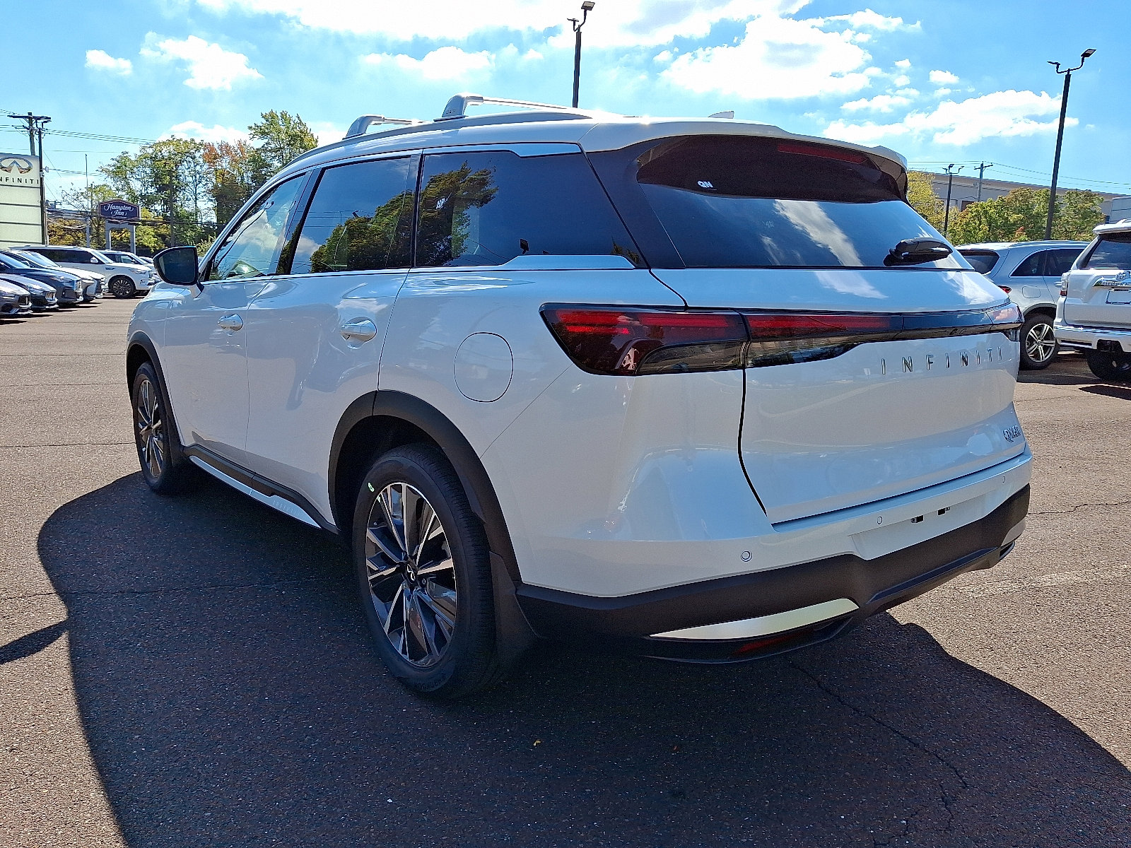 New 2026 INFINITI QX60 Luxe w/ Cargo Package FWD image 3