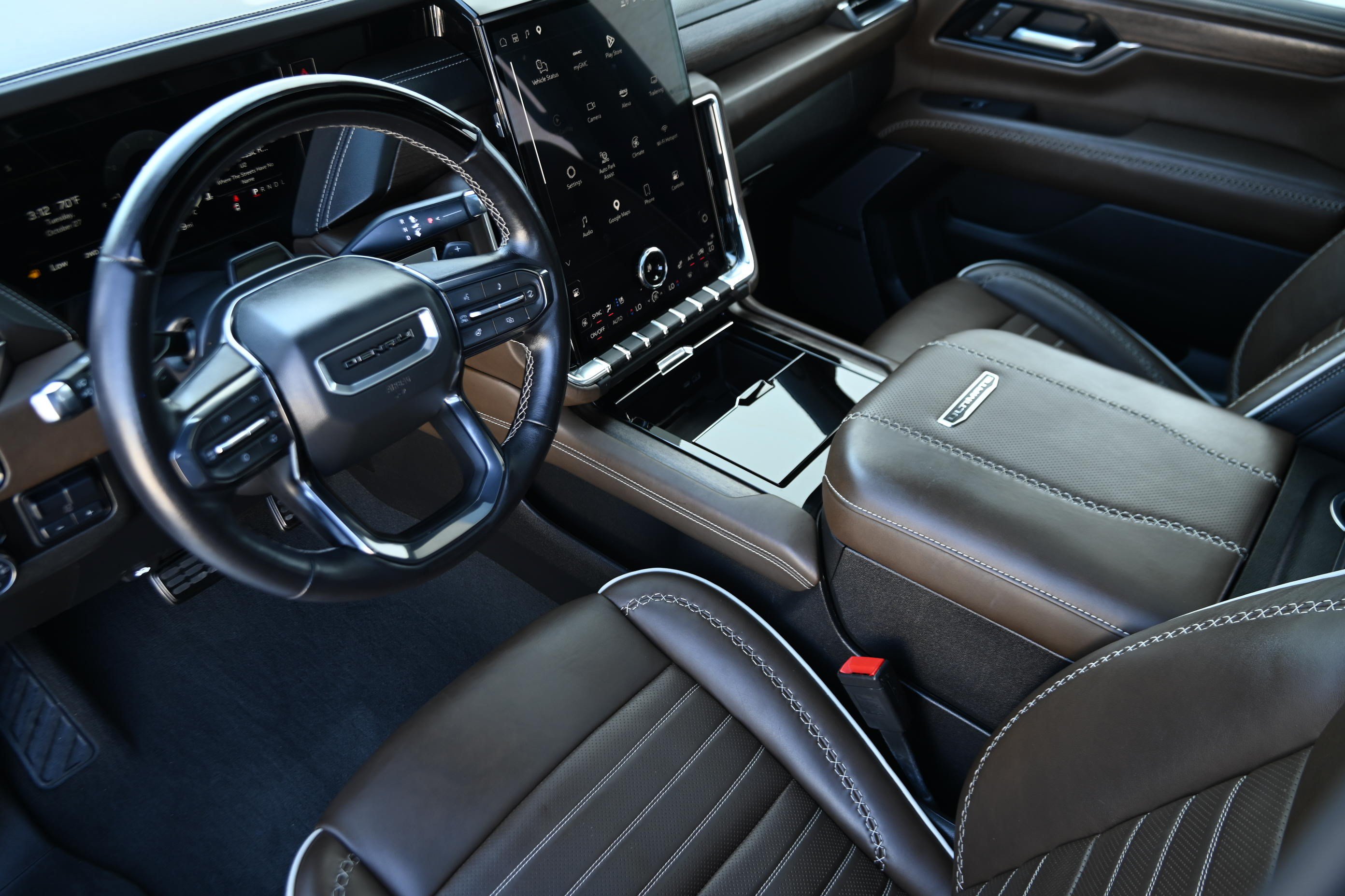 Used 2025 GMC Yukon Denali Ultimate w/ LPO, Floor Liner Package AWD/4WD image 15