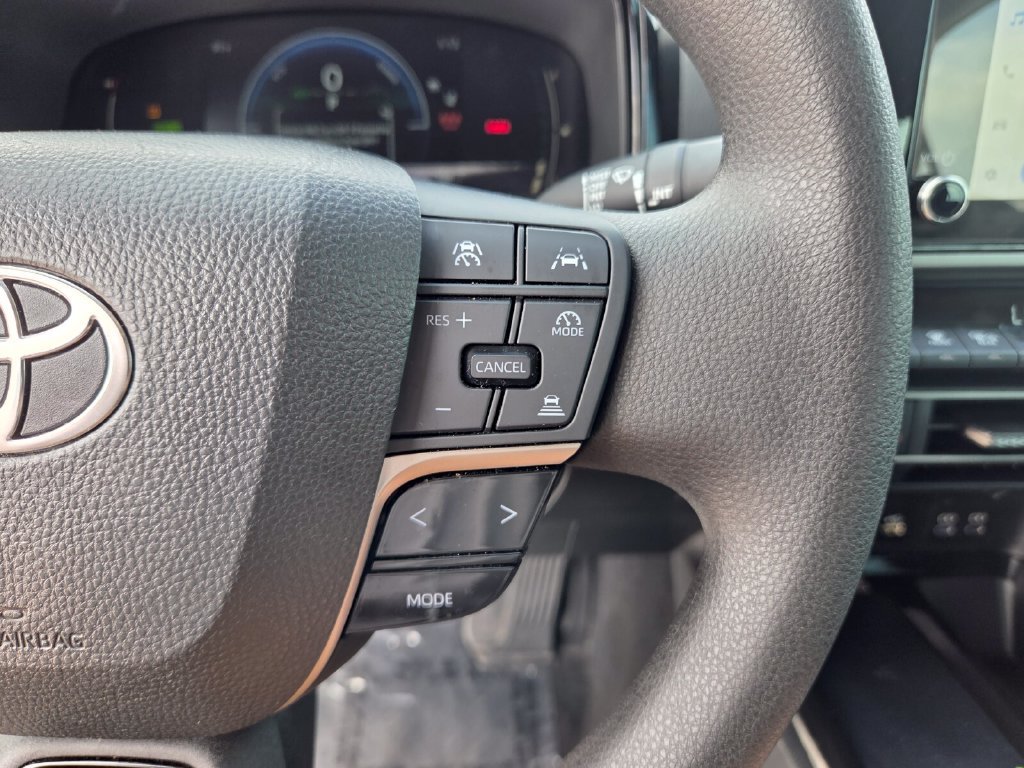 Used 2025 Toyota Camry LE FWD image 33