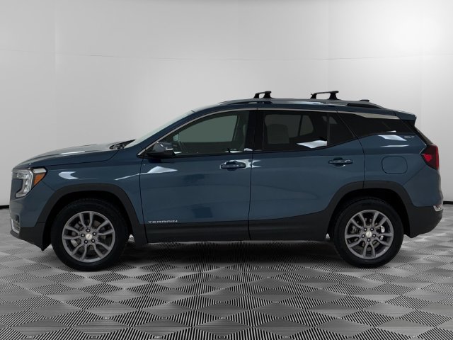 Used 2024 GMC Terrain SLT AWD/4WD image 2