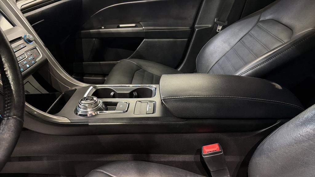 Used 2018 Ford Fusion SE w/ Fusion SE Technology Package image 26