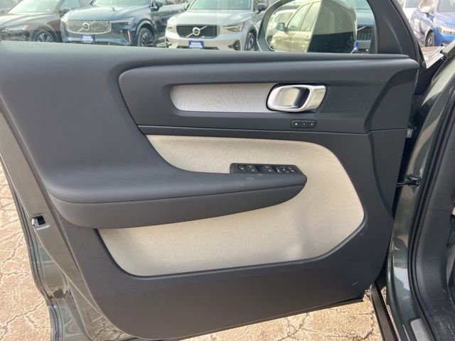 New 2026 Volvo XC40 B5 Plus w/ Climate Package AWD/4WD image 22