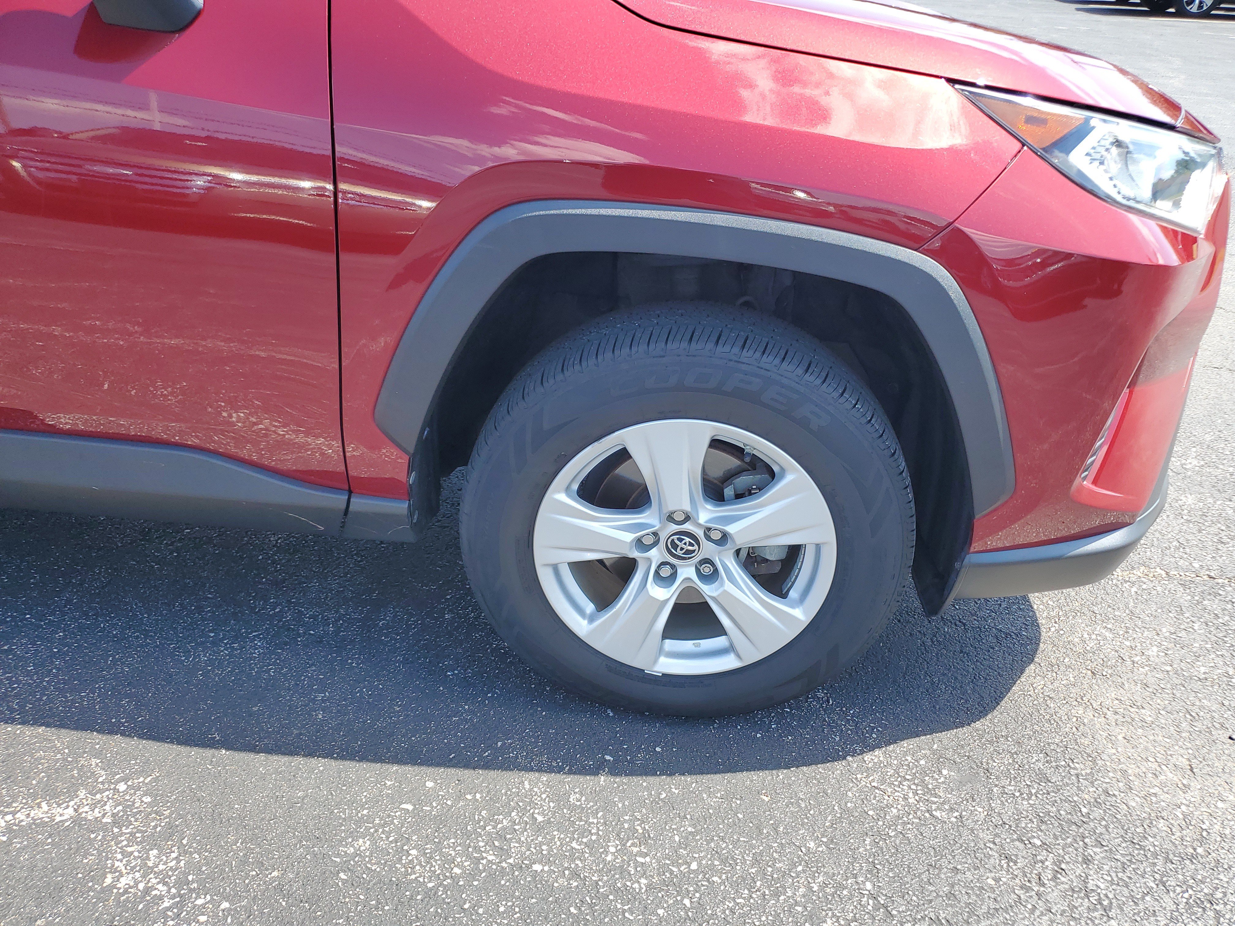 Used 2019 Toyota RAV4 XLE w/ Convenience Package AWD/4WD image 5
