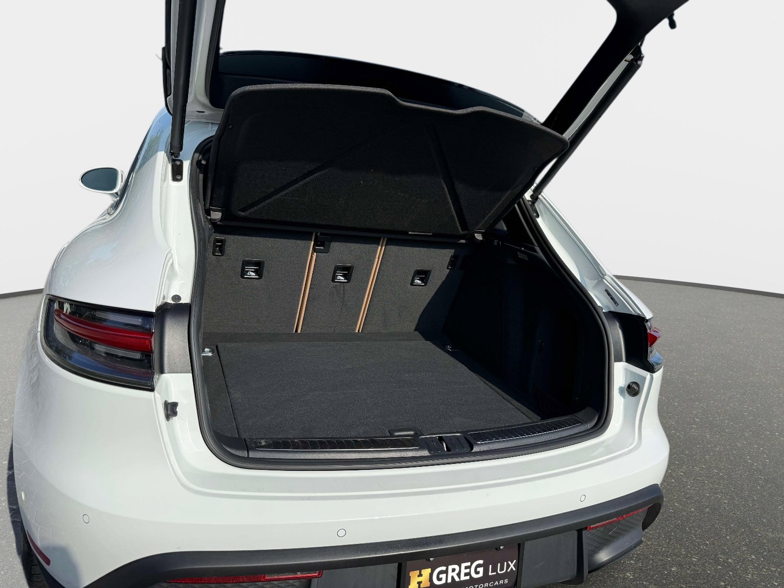 Used 2022 Porsche Macan image 22