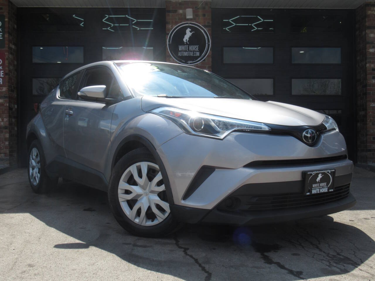 Used 2019 Toyota C-HR LE FWD image 2