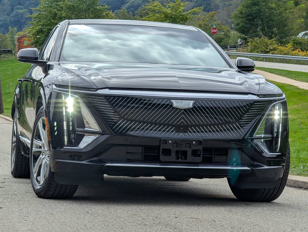 Used 2024 Cadillac Lyriq Tech w/ Driver Assist Package AWD/4WD image 30