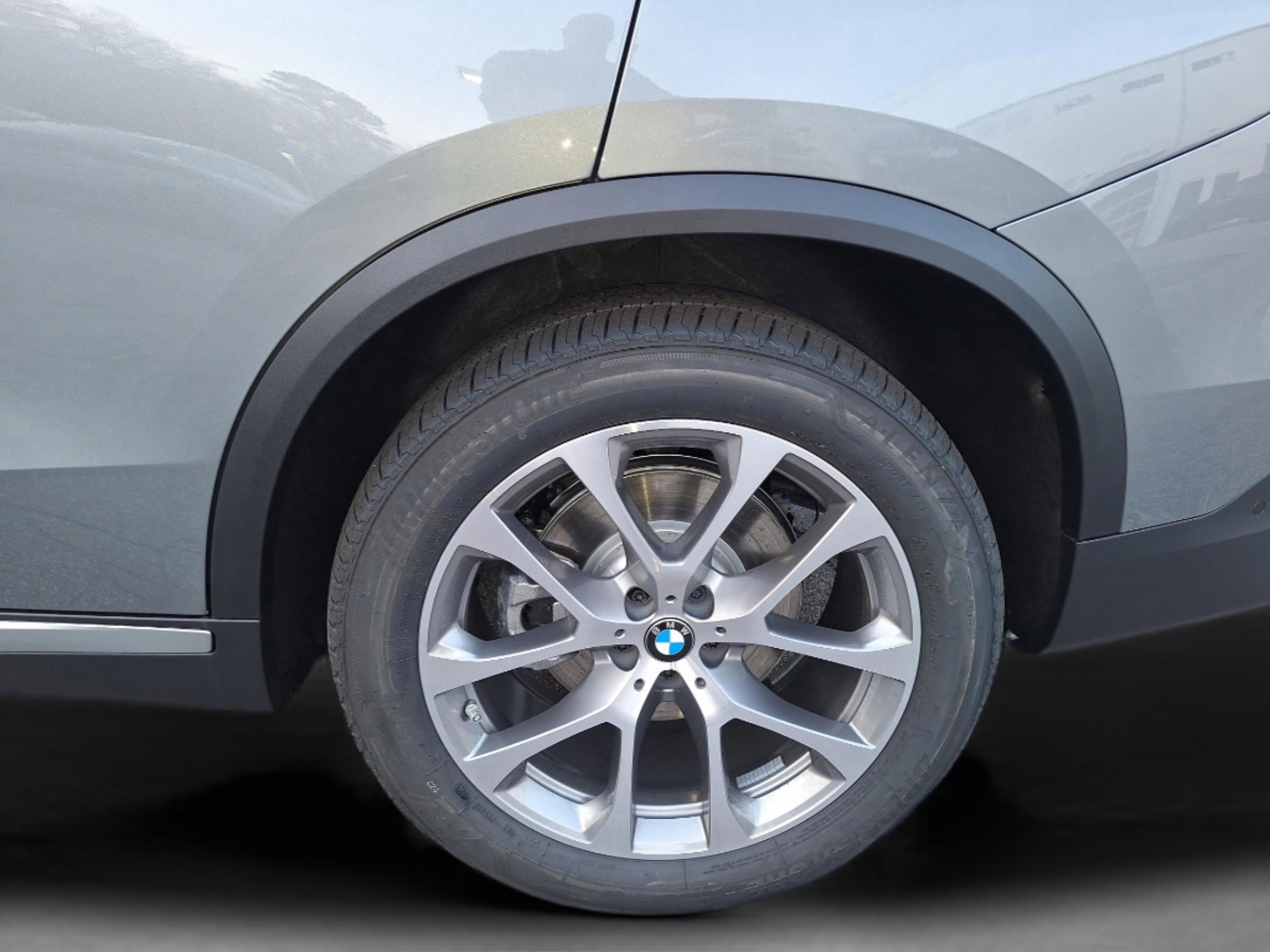 Used 2026 BMW X5 xDrive40i w/ Premium Package AWD/4WD image 29