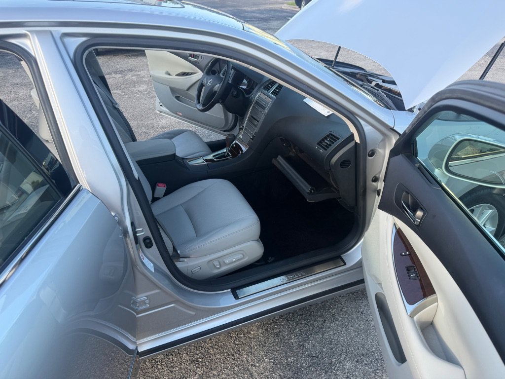Used 2010 Lexus ES 350 w/ Preferred Accessory Package FWD image 19