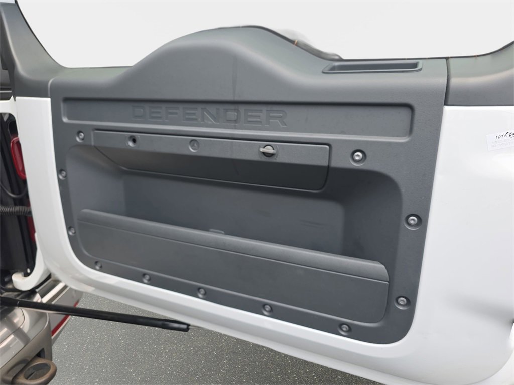 Used 2023 Land Rover Defender 130 First Edition image 14