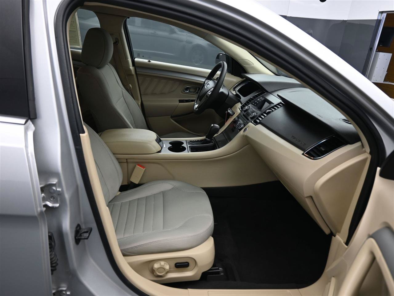 Used 2019 Ford Taurus SE FWD image 9