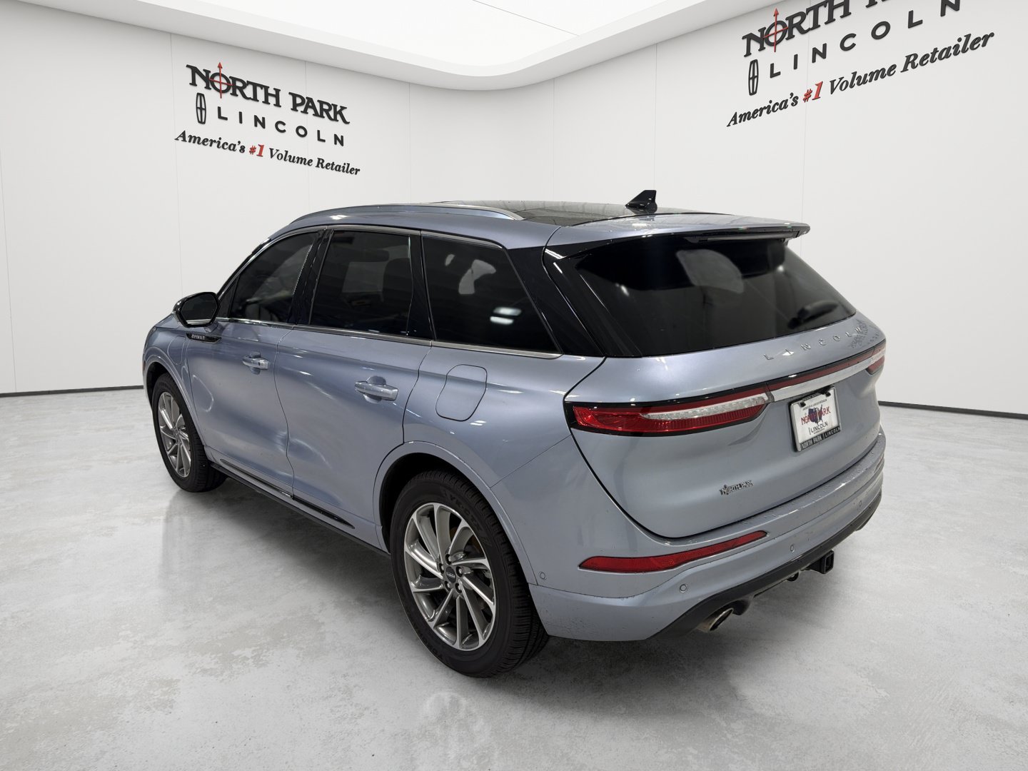 Used 2022 Lincoln Corsair Grand Touring w/ Towing Package AWD/4WD image 3
