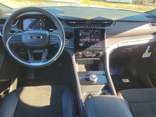 New 2025 Jeep Grand Cherokee Altitude image 7