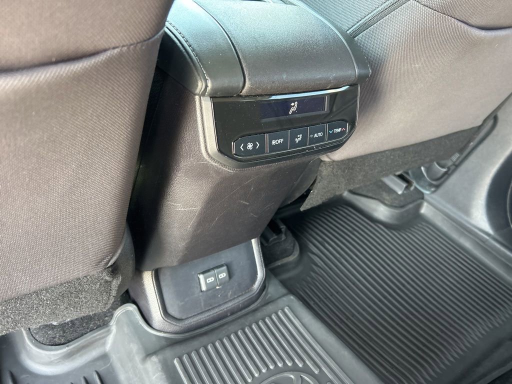 Used 2023 Toyota Highlander L image 14