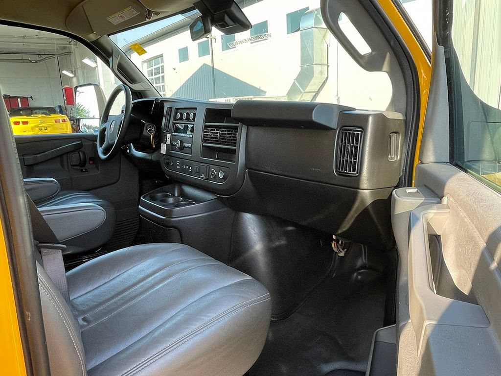Used 2021 GMC Savana 3500 Extended w/ Power Convenience Package RWD image 16
