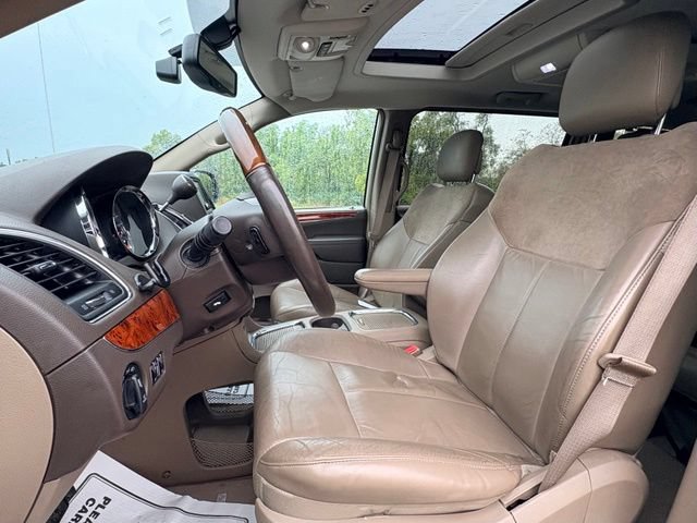 Used 2016 Chrysler Town & Country Limited Platinum w/ Trailer Tow Group FWD image 9