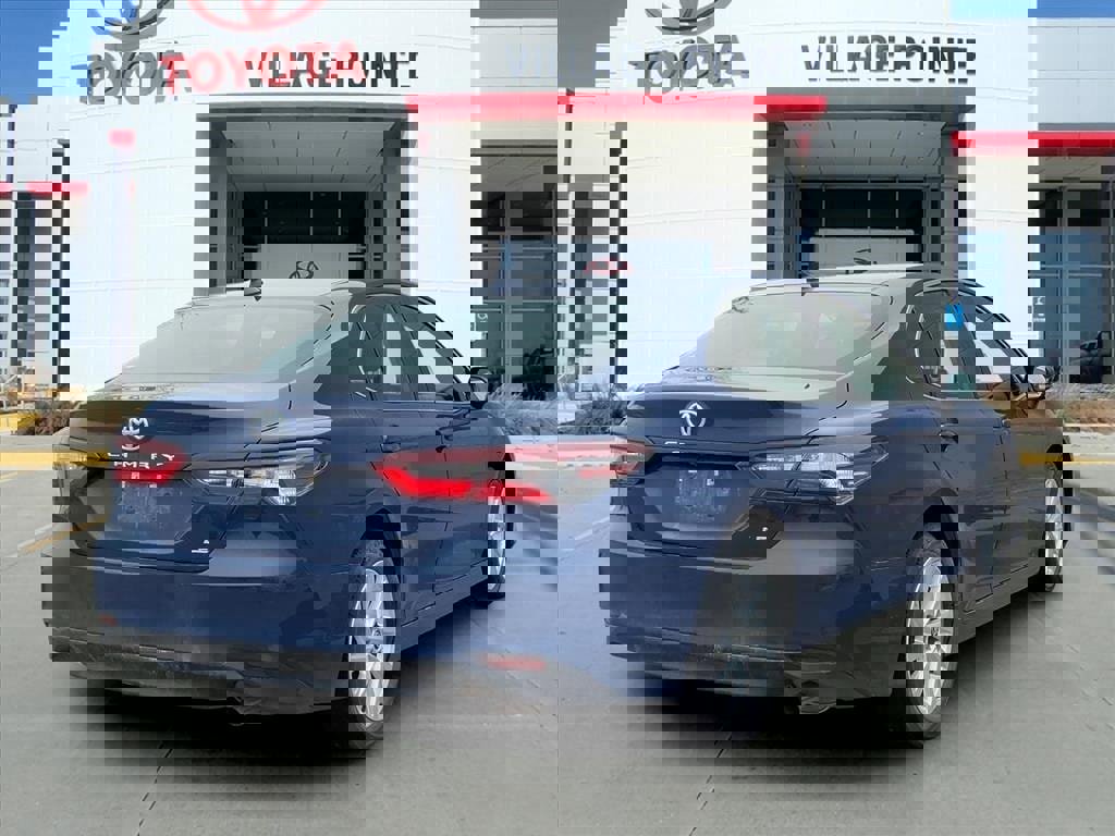 Used 2024 Toyota Camry LE image 3