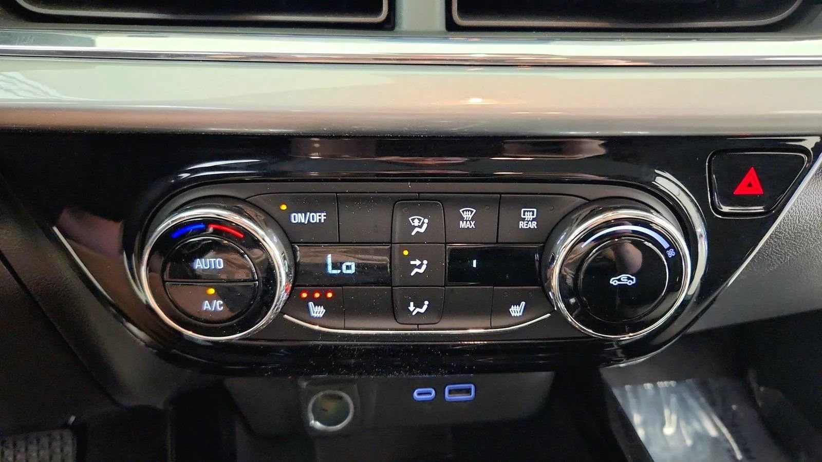Used 2025 Chevrolet Trax LT w/ Driver Confidence Package FWD image 22