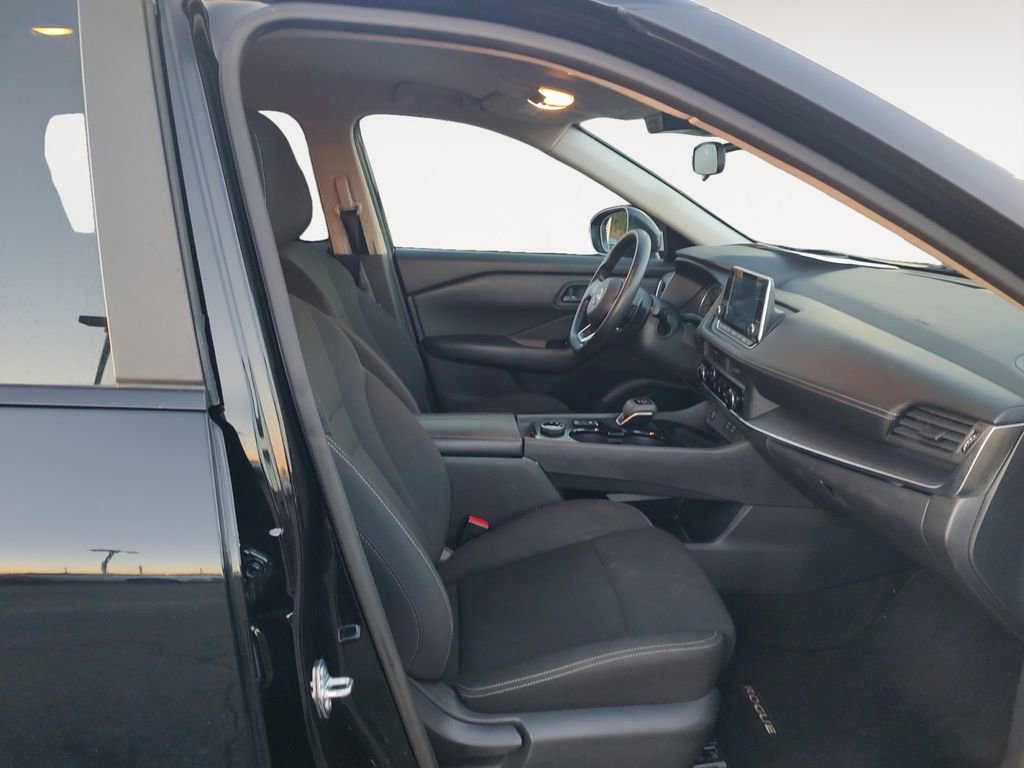 Used 2024 Nissan Rogue S AWD/4WD image 15