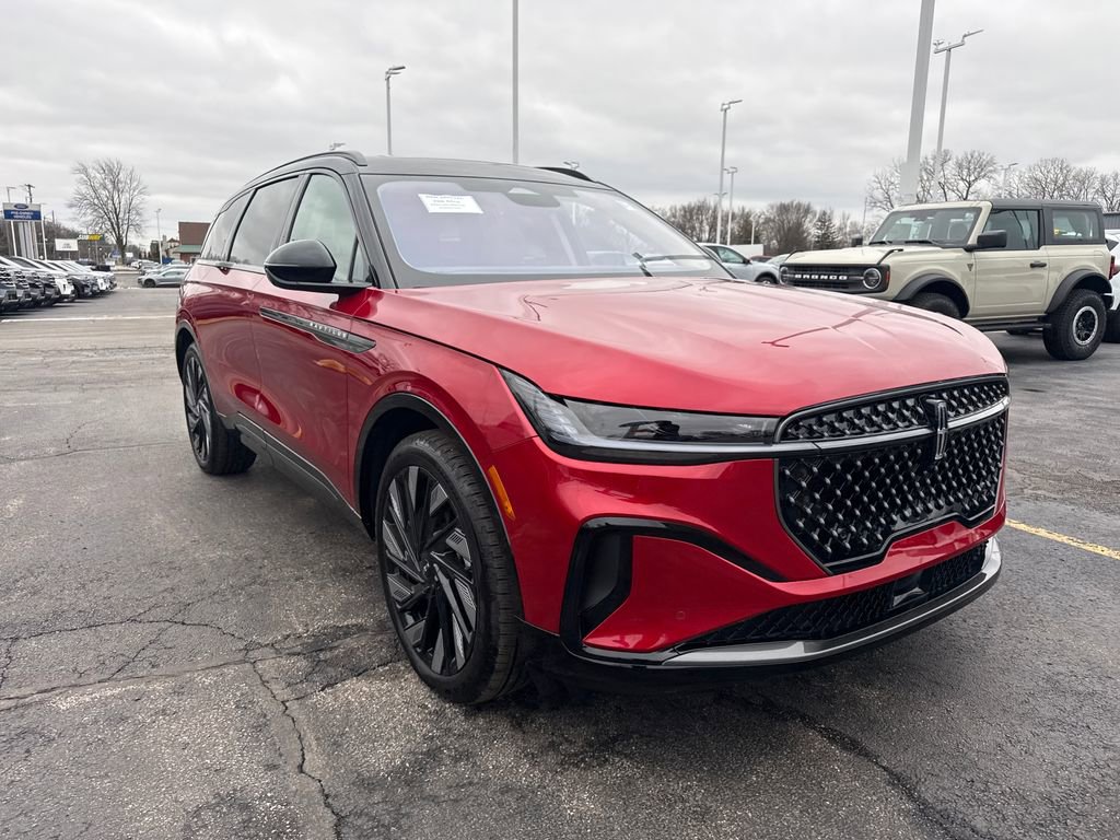 Used 2025 Lincoln Nautilus Reserve image 4