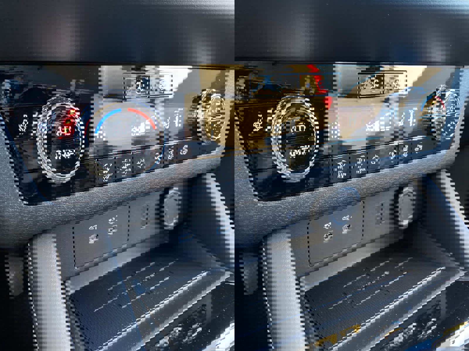 New 2026 Mitsubishi Outlander SE image 13