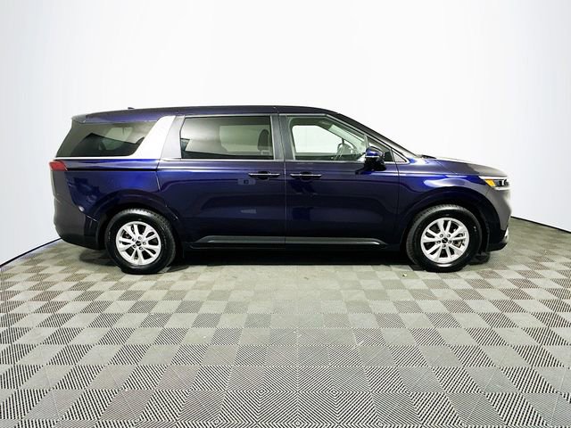 Used 2024 Kia Carnival LX image 9