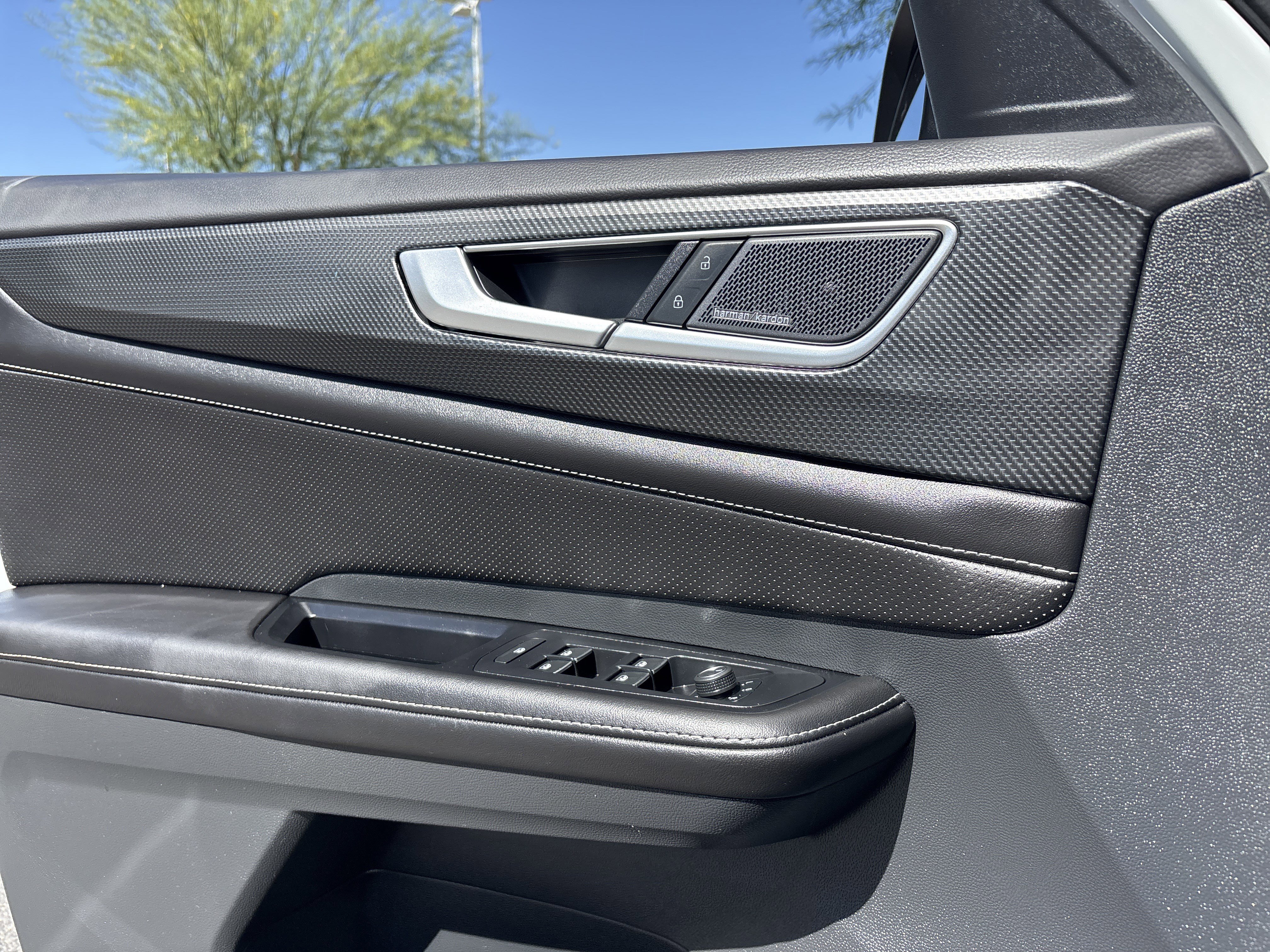 Used 2025 Volkswagen Atlas Cross Sport SEL Premium R-Line image 20