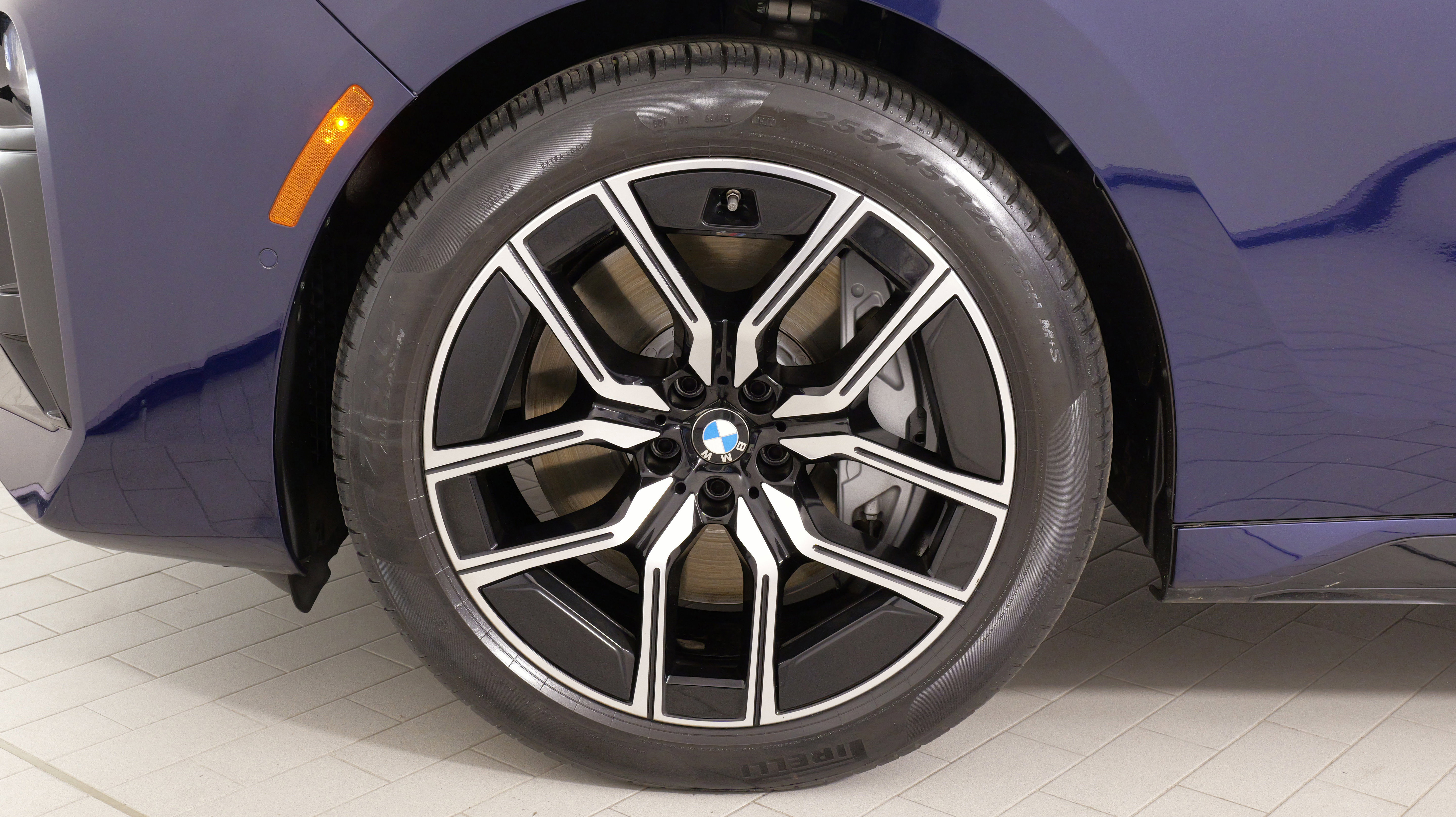 Used 2023 BMW 760i xDrive image 54