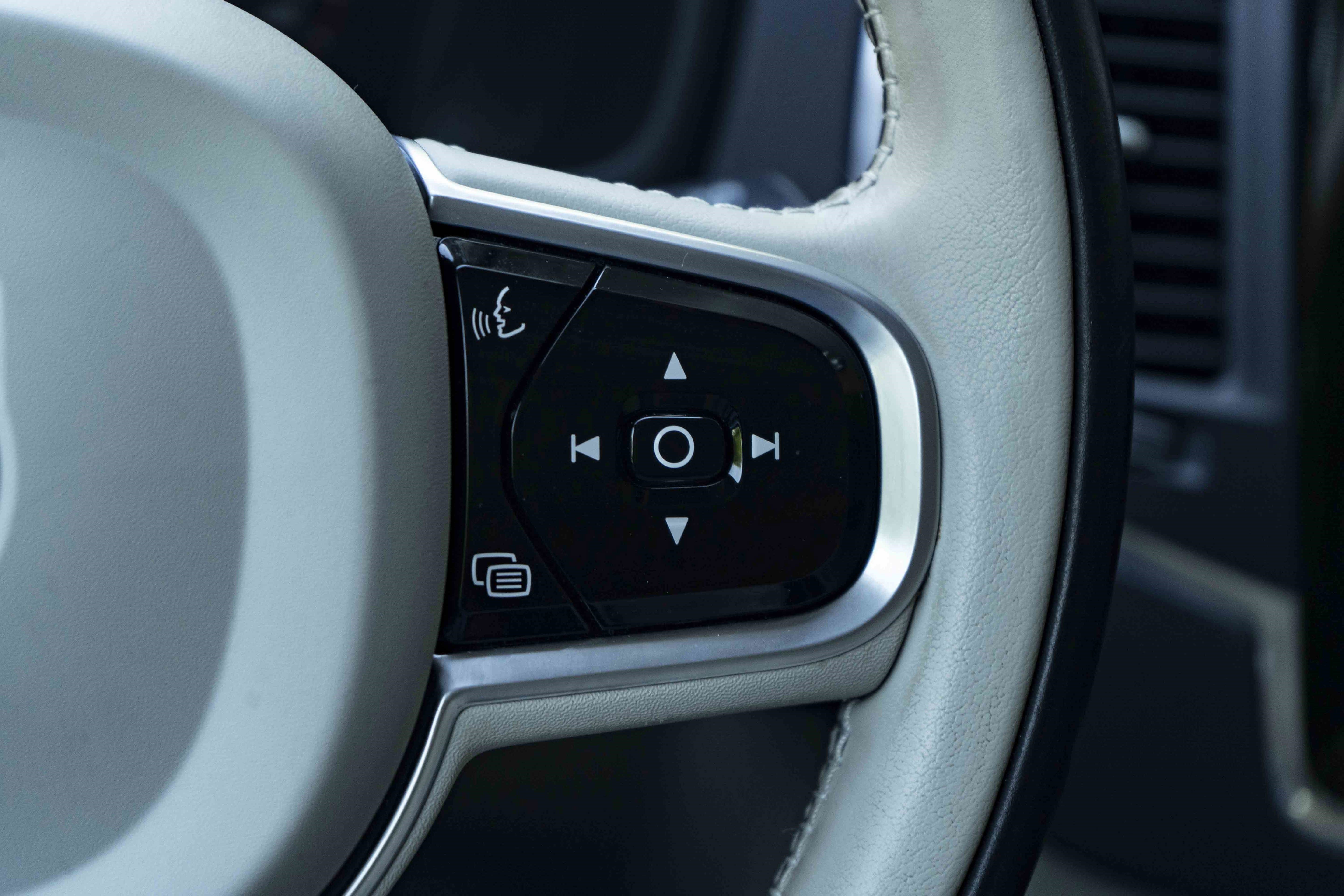 Used 2019 Volvo XC90 T6 Momentum w/ Protection Package Premier AWD/4WD image 22